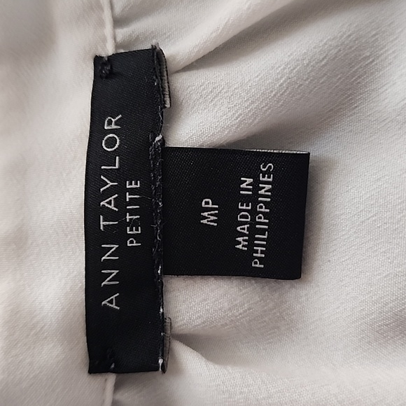 ANN TAYLOR Petite High Neck Sleeveless Top w/ Cutout Lace Details Size MP - Picture 6 of 6